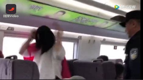 女子在高铁大声直播被投诉，狂飙日语怼乘警：我要是有素质就去坐飞机了…(含视频)_手机新浪网