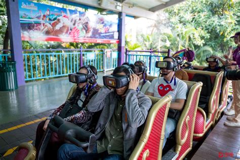 过山车+VR！这种玩法亦真亦幻，吸引超多抢“鲜”潮人_读特新闻客户端