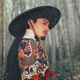 非主流带刀头像
