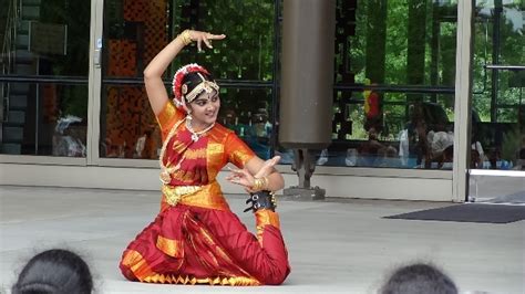 印度舞蹈 Bharata Natyam 的 Kangula hasta高清摄影大图-千库网