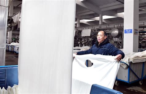 江西金溪：纺织产品畅销“一带一路”-人民图片网