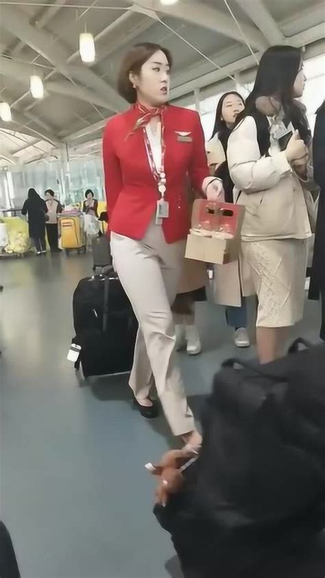偶遇韩国空姐下班，这样的颜值，和想象的差距有点大！_腾讯视频