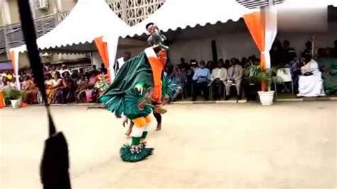 非洲烫脚舞：科特迪瓦面具舞非洲的世界级非物质遗产（原声版）