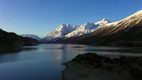 航拍西藏昌都八宿县著名景区然乌湖视频素材_ID:VCG2214782458-VCG.COM