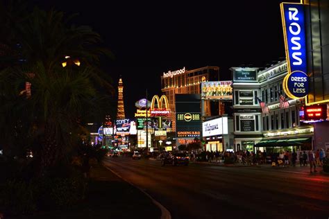 城市美丽繁华的赌城夜景背景图片免费下载 - 觅知网