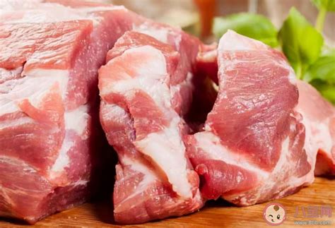 买五花肉时，记得说出“三层肉”，肉贩看你挺懂行，准拿好肉给你