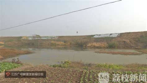 滁河河堤两处塌方 沿岸居民怀疑当初建设时少了一道工序