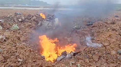 突发！美军F-16战机在韩国坠毁，现场曝光：机身被大火吞噬_凤凰网视频_凤凰网