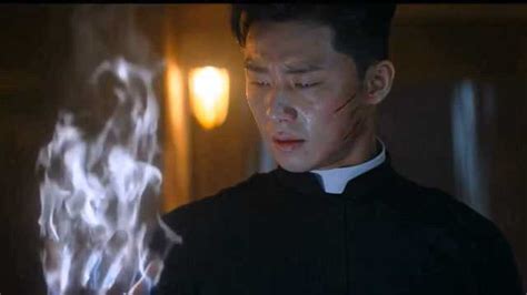 韩国惊悚驱魔电影《鬼门》：墙里藏尸，创造了凶残的恶灵