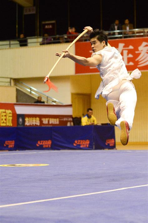 一、横裆步左刁右撅肘|中国武术系列规定套路–螳螂拳|武术世家