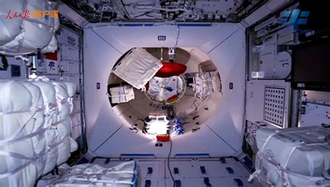 NASA的第一个Astrobee机器人开始在空间站内飞行