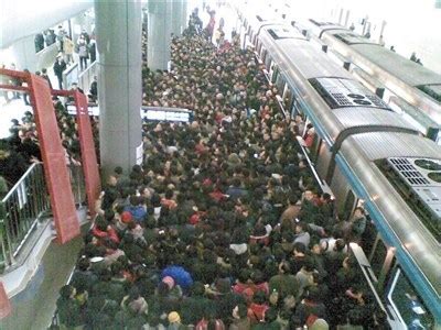 北京地铁大兴线发生故障 大量乘客滞留站台(图)_海口网