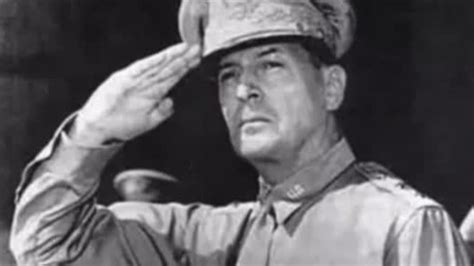 麦克阿瑟的军帽为啥是独一无二的？1951年4月19日麦克阿瑟退役
