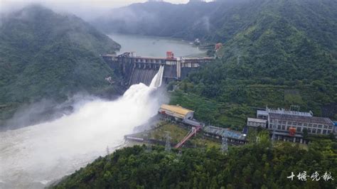 陕西境内32条河流现洪峰47次 汉江出现今年1号洪水 - 封面新闻