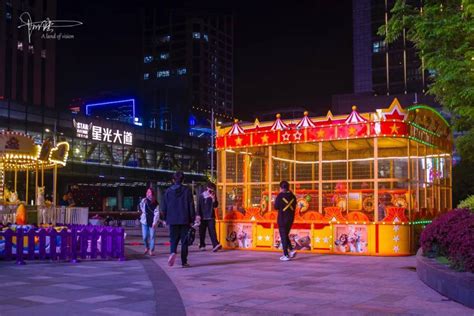 星光大道原来不仅是步行街，还是钱塘江边最大的轻奢商场，很热闹_商铺_文化_电影