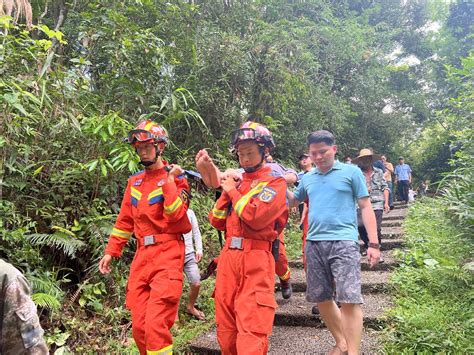 游客登山受伤被困 消防紧急救援_东方番茄酱_看看新闻