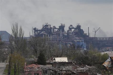 平民撤离行动结束 乌克兰亚速钢铁厂又浓烟滚滚