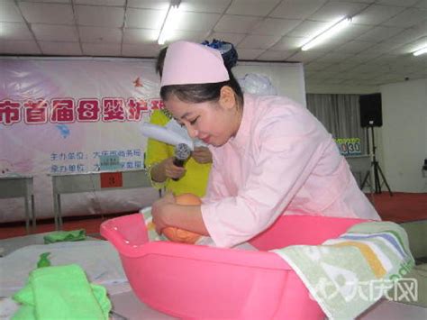 母婴护理宣传海报模板下载 (编号：62334)_喷绘海报_其他_图旺旺在线制图软件www.tuwangwang.com