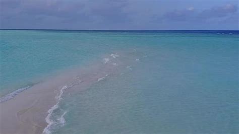宁静的海滩生活方式 透明的海洋和白色的海滩 平静的海滩背景mp41080P视频素材下载-编号4857808-潮点视频