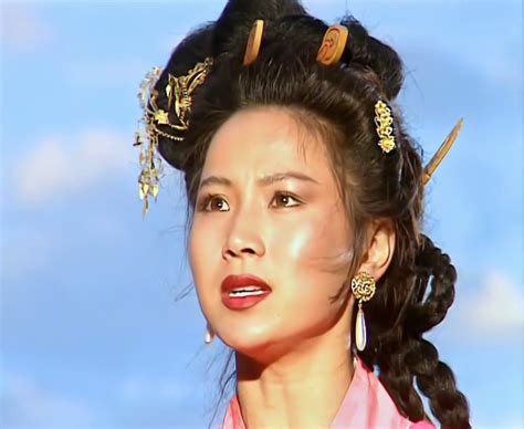 赵越饰演《三国演义》中的孙夫人，她的美英姿飒爽