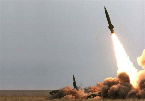 叫板美国？伊朗高调试射多弹头导弹，俄专家：美军这次遇上硬茬了__凤凰网