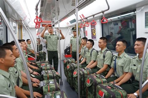 光荣返乡！杭州首次为退伍老兵开辟地铁专列-地方动态-中华人民共和国退役军人事务部