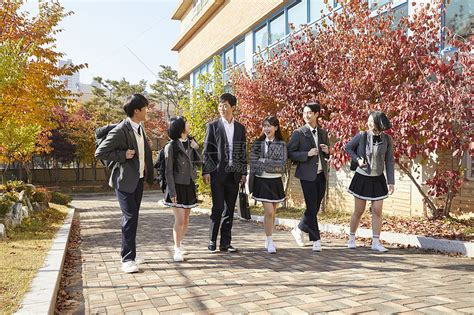 韩国学生羡慕中国学生的校服，你怎么看？|校服|韩国|中国学生_新浪新闻