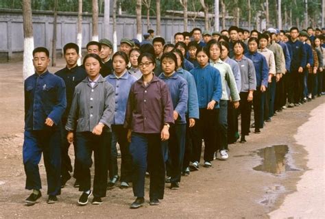 70年代中国老照片，那时人们看起来精神振奋，最后一张让人怀念|年代|小人书|老照片_新浪新闻