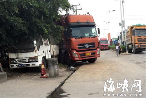 闽侯青口：国道边一辆小货车 竟是地下加油站 - 社会 - 东南网