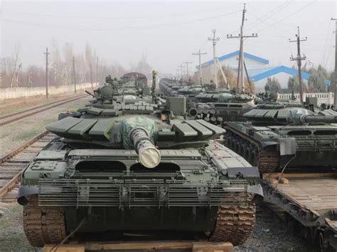 俄乌爆发战争，俄军频繁吃瘪，战场遗弃主战坦克，西方又捡了便宜|主战坦克|俄罗斯|军队_新浪新闻
