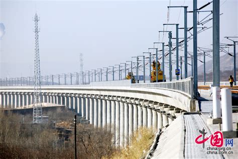 长株潭城铁西延线竖起电力接触网“第一杆” - 焦点图 - 湖南在线 - 华声在线