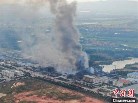直击江西贵溪一化工厂火灾现场 明火已扑灭未造成人员伤亡