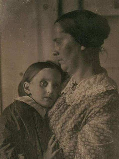 100年前摄影师拍死去儿童遗照，照片跟活着时一模一样！|活着|摄影师|儿童_新浪新闻