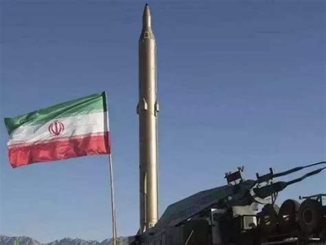 伊朗试射防空导弹 附近有疑似美无人机坠毁_凤凰网视频_凤凰网