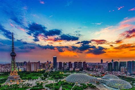 以后请不要再说“北上广深”：2018中国最新1-5线城市排名出炉！ | 第一财经杂志