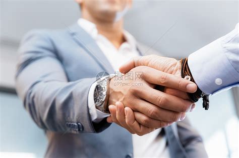 商人握手互相问候握手的商人软焦点高清图片下载-正版图片300254584-摄图网
