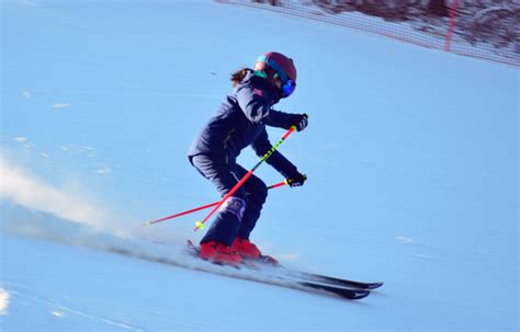 滑雪时怎么穿？速干衣、抓绒衣、雪服选购指南