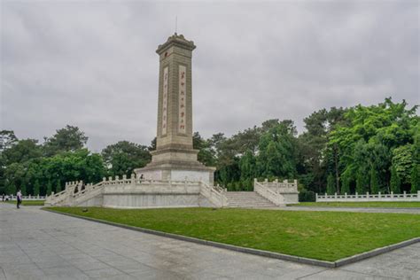 烈士纪念碑 - 红十四军纪念馆