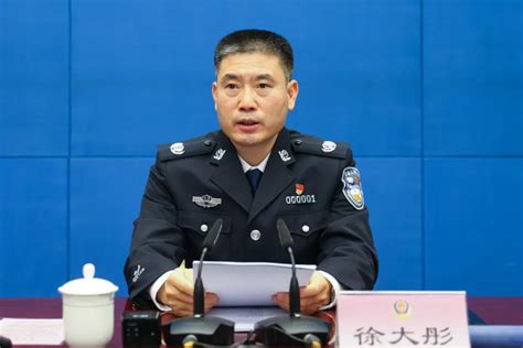 曝长治公安局副局长有8个身份证_新浪新闻