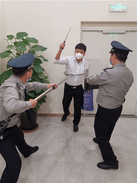 巡特警支队在岳阳东站开展反恐防暴联勤演练