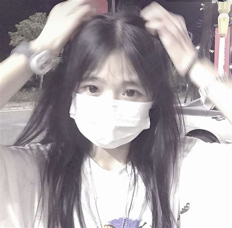 挡脸头像甜美女生真人版