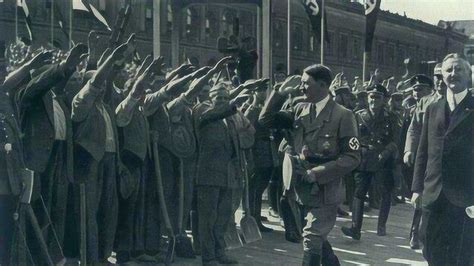 日本人空袭南京，德国人拉贝用纳粹万字旗保护了中国老百姓