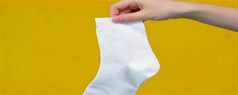 袜子容易变得又黄又硬，丢掉太浪费，教你用“它”一洗，干净如新