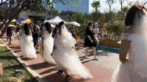 王源粉丝穿婚纱：不是无脑追星，是女性在寻找结婚以外的人生意义|婚纱|王源|追星_新浪新闻