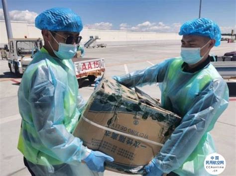 幸福航空新舟60执飞阿勒泰-喀纳斯航班，分批转运防疫物资 - 中国民用航空网