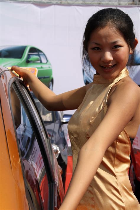 【图】车模曹阳微博爆结婚消息 揭秘中国第一车模成名史_大陆星闻_明星-超级明星