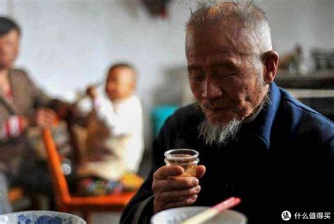 农村87岁老人独自在家寂寞，邀外甥喝酒作伴，看87岁爷爷做啥吃的_凤凰网视频_凤凰网
