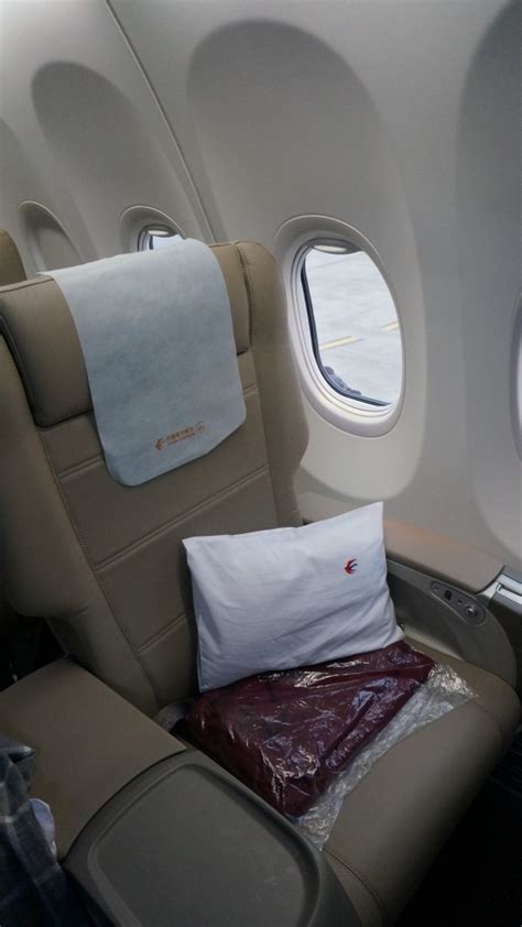 AirBorn-航空婴儿安全座椅设计-为婴儿宝宝提供的安全解决方案，提高婴儿的舒适性有利于乘客看护宝宝