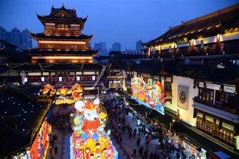 上海：豫园灯会亮灯 游客纷至沓来-人民图片网