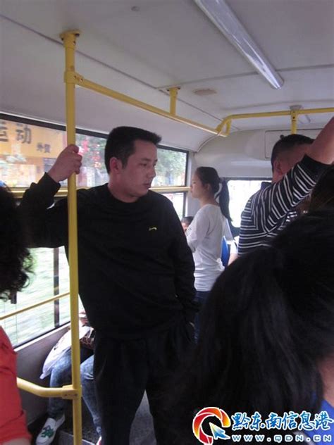 公交司机开着公交过新年 坚守十五载_邑闻_江门广播电视台